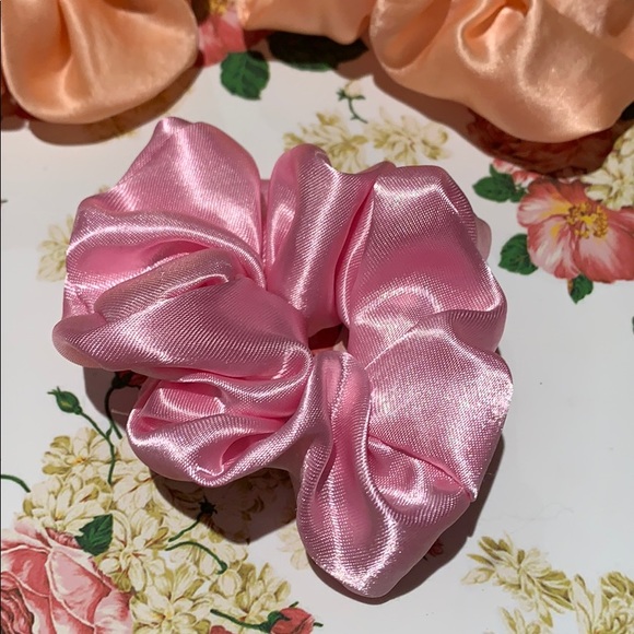 Pack of 3 scrunchies! - Picture 2 of 3